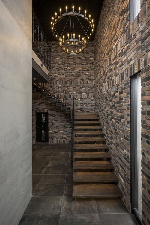 陰影を映すコンクリートの家