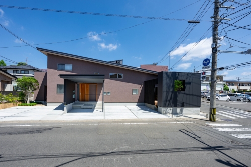 ３世代が集う大屋根の家(外観）