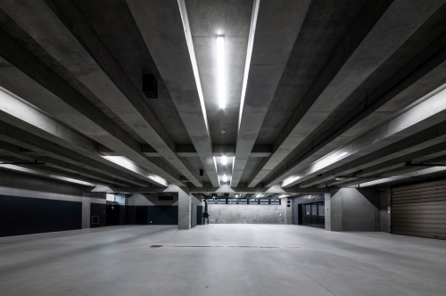 陰影を映すコンクリートの家(外観)